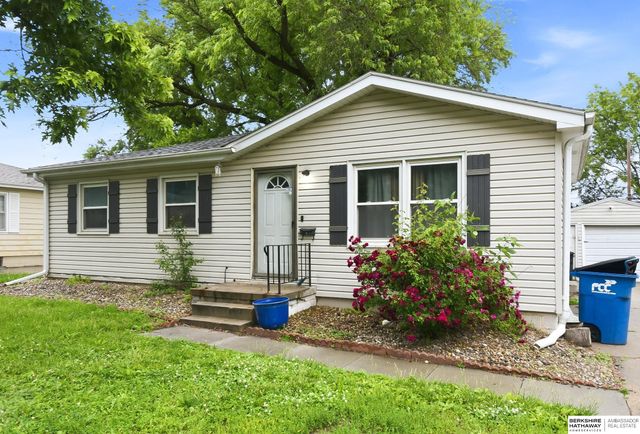 8660 Westridge Drive, Omaha, NE 68124