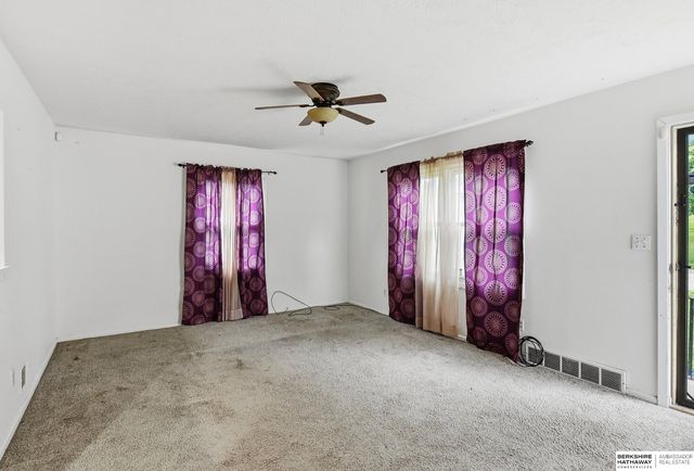 8660 Westridge Drive, Omaha, NE 68124