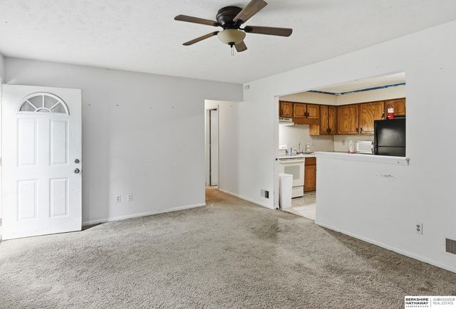 8660 Westridge Drive, Omaha, NE 68124