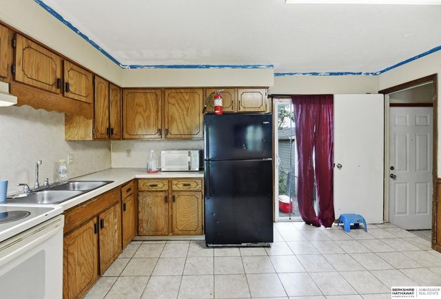 8660 Westridge Drive, Omaha, NE 68124