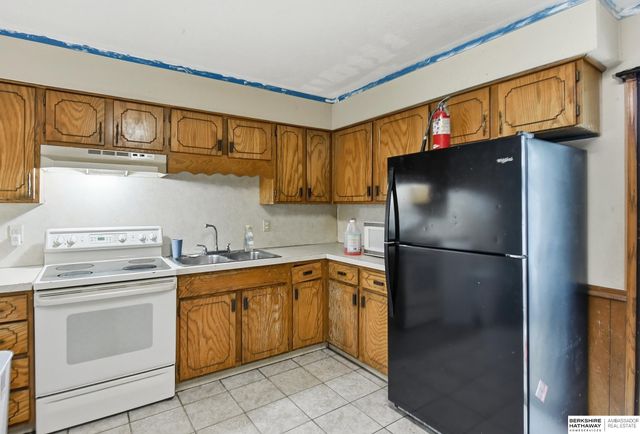 8660 Westridge Drive, Omaha, NE 68124