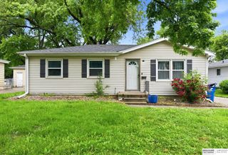 8660 Westridge Drive, Omaha, NE 68124