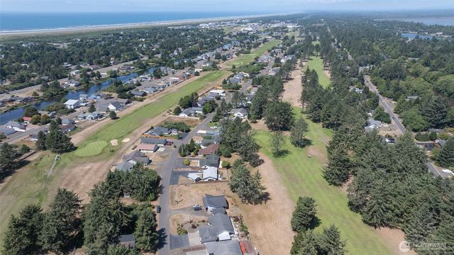 198 Octopus Avenue NE, Ocean Shores, WA 98569