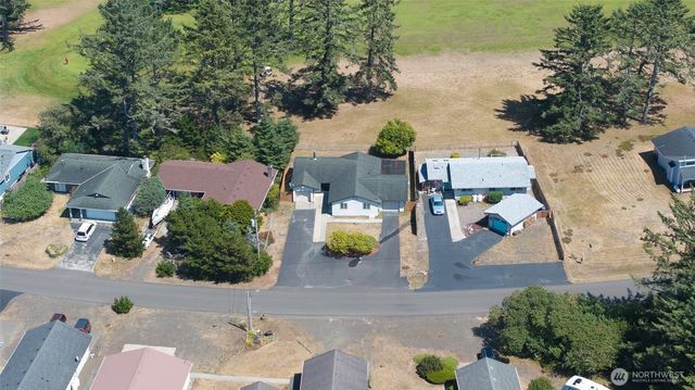198 Octopus Avenue NE, Ocean Shores, WA 98569
