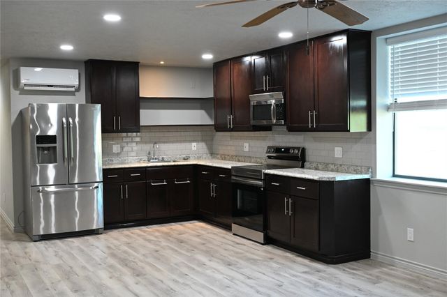 12528 Fm 830 Road 1, Willis, TX 77318
