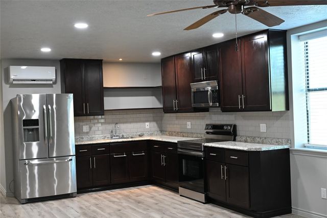 12528 Fm 830 Road 1, Willis, TX 77318