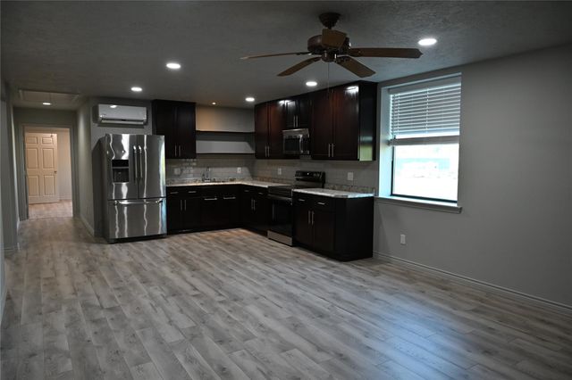 12528 Fm 830 Road 1, Willis, TX 77318