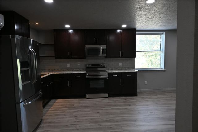 12528 Fm 830 Road 1, Willis, TX 77318