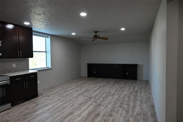 12528 Fm 830 Road 1, Willis, TX 77318