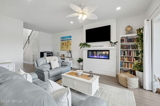 560 RUM RUNNER Way, St. Johns, FL 32259