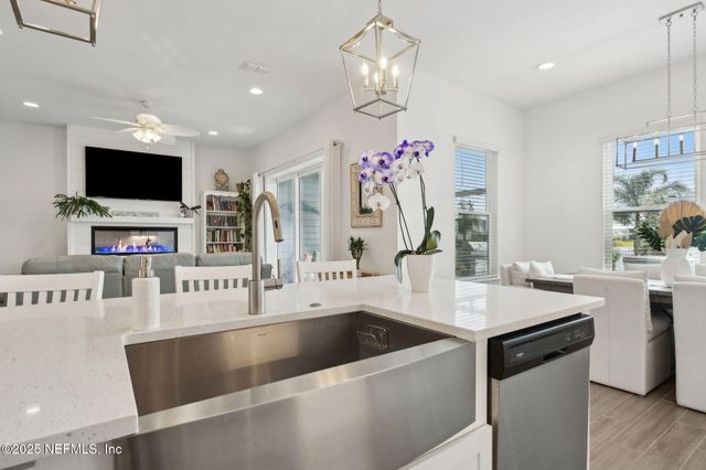 560 RUM RUNNER Way, St. Johns, FL 32259