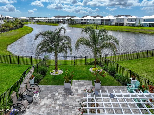 560 RUM RUNNER Way, St. Johns, FL 32259