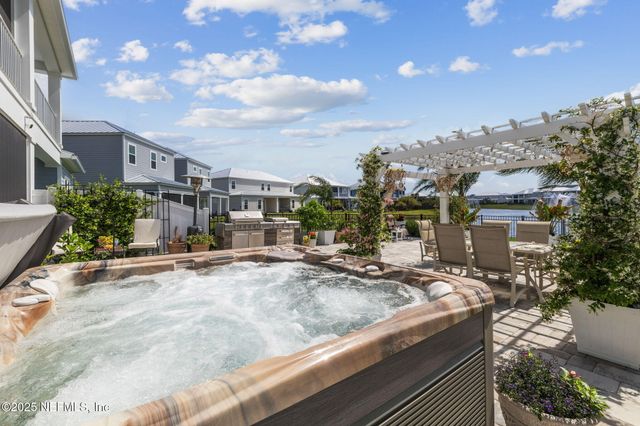 560 RUM RUNNER Way, St. Johns, FL 32259