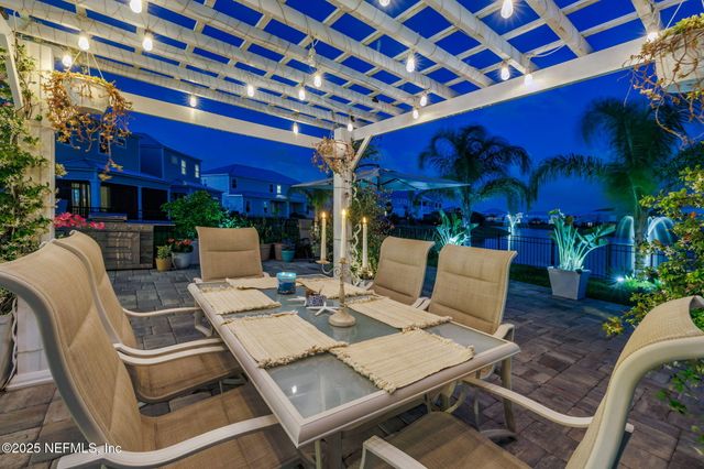 560 RUM RUNNER Way, St. Johns, FL 32259