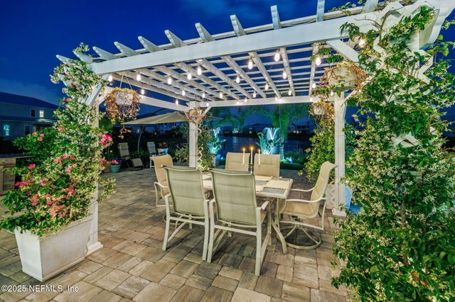 560 RUM RUNNER Way, St. Johns, FL 32259