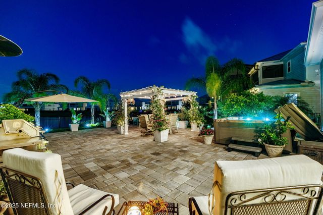 560 RUM RUNNER Way, St. Johns, FL 32259