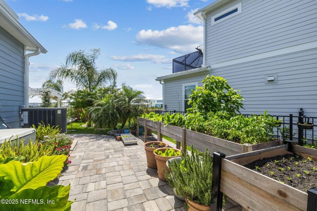 560 RUM RUNNER Way, St. Johns, FL 32259