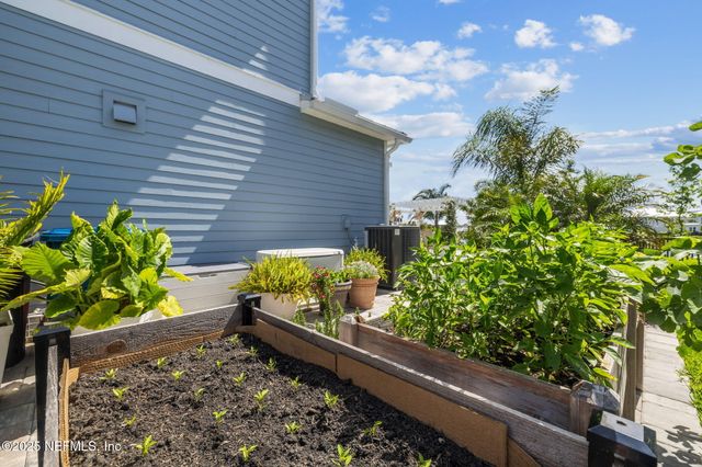 560 RUM RUNNER Way, St. Johns, FL 32259