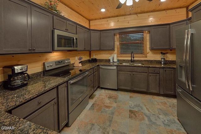 3286 Lonesome Pine Way, Sevierville, TN 37862