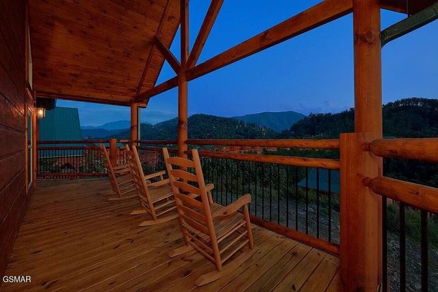 3286 Lonesome Pine Way, Sevierville, TN 37862