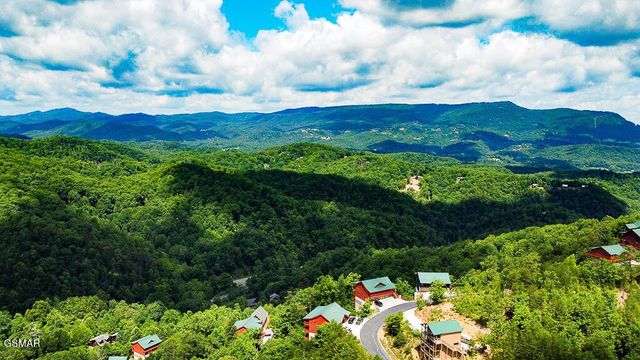 3286 Lonesome Pine Way, Sevierville, TN 37862