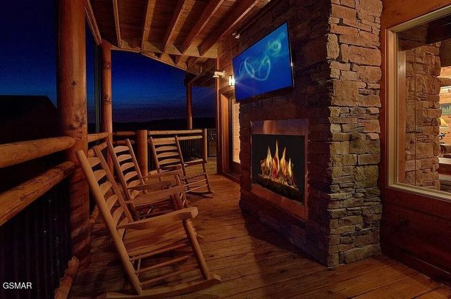 3286 Lonesome Pine Way, Sevierville, TN 37862