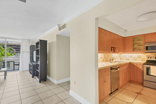 1605 Bay Rd 308, Miami Beach, FL 33139