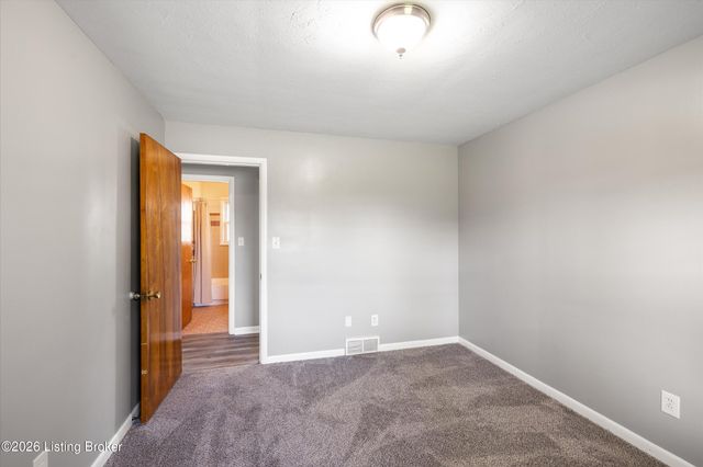 5212 Mercury Dr, Louisville, KY 40258