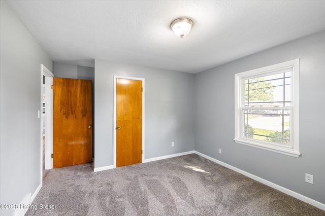 5212 Mercury Dr, Louisville, KY 40258
