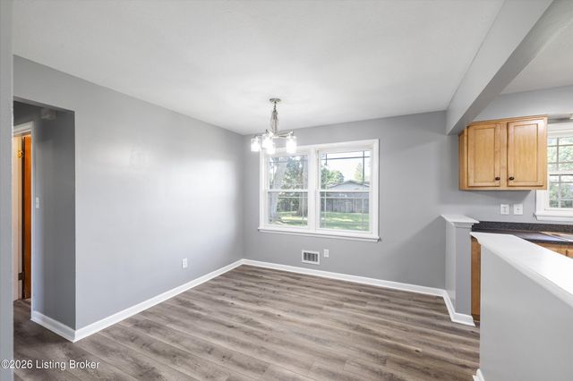 5212 Mercury Dr, Louisville, KY 40258