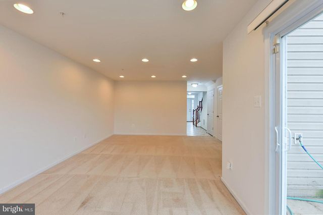 8427 STANSBURY LAKE DR, Baltimore, MD 21222