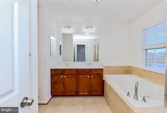 8427 STANSBURY LAKE DR, Baltimore, MD 21222