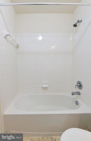 8427 STANSBURY LAKE DR, Baltimore, MD 21222