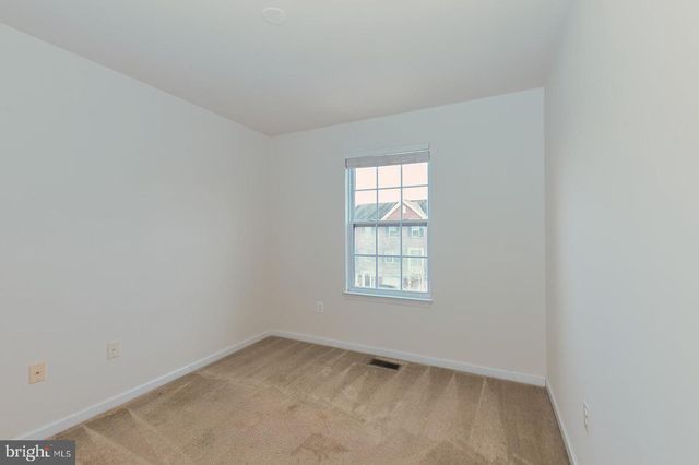 8427 STANSBURY LAKE DR, Baltimore, MD 21222