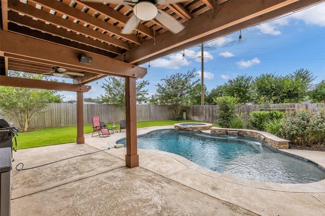 31803 Forest Park Trail, Conroe, TX 77385