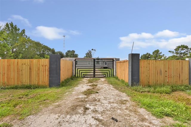 2809 County Road 676, Dayton, TX 77535