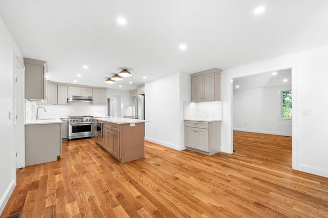 129 Driftwood Lane, South Yarmouth, MA 02664