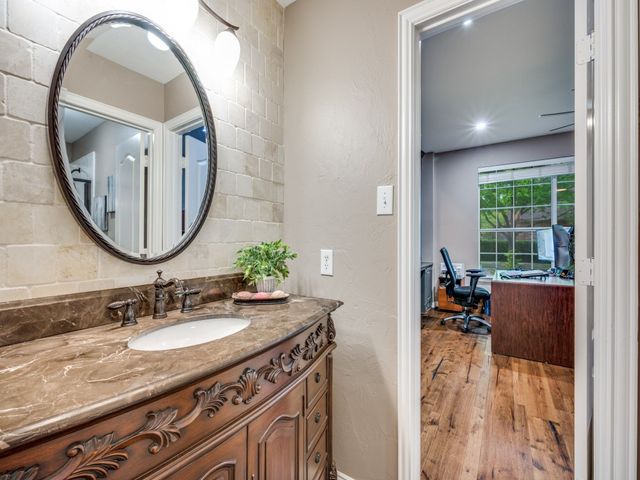 8200 Weiss Avenue, Plano, TX 75025