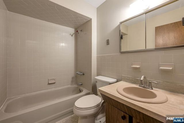 415 Goffle Road, Wyckoff, NJ 07481