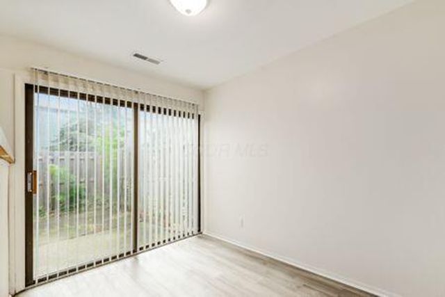 4692 Charecote Lane, E, Columbus, OH 43220