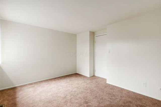 4692 Charecote Lane, E, Columbus, OH 43220