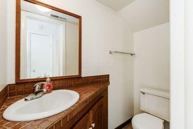 4692 Charecote Lane, E, Columbus, OH 43220