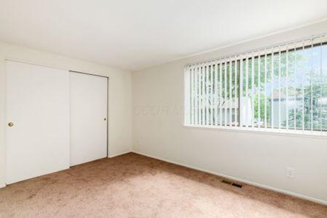 4692 Charecote Lane, E, Columbus, OH 43220