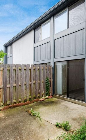 4692 Charecote Lane, E, Columbus, OH 43220