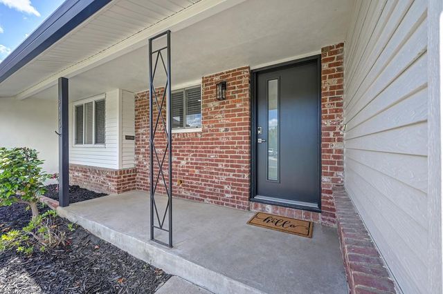 5716 Lonsdale Dr, Sacramento, CA 95822