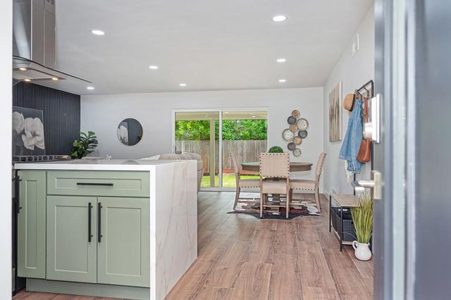 5716 Lonsdale Dr, Sacramento, CA 95822