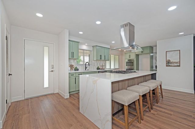 5716 Lonsdale Dr, Sacramento, CA 95822