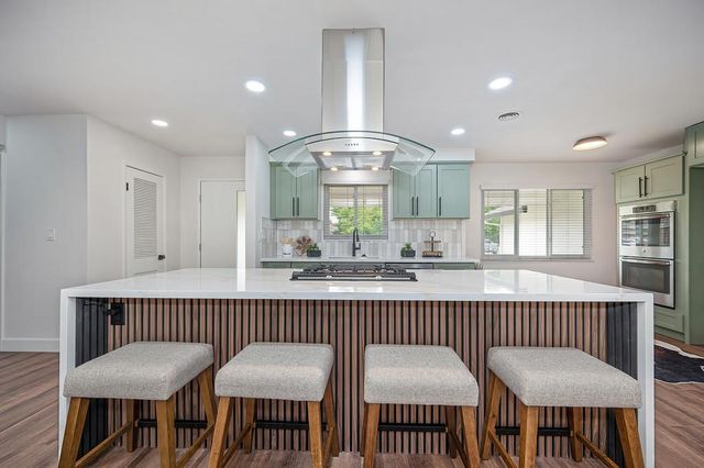 5716 Lonsdale Dr, Sacramento, CA 95822