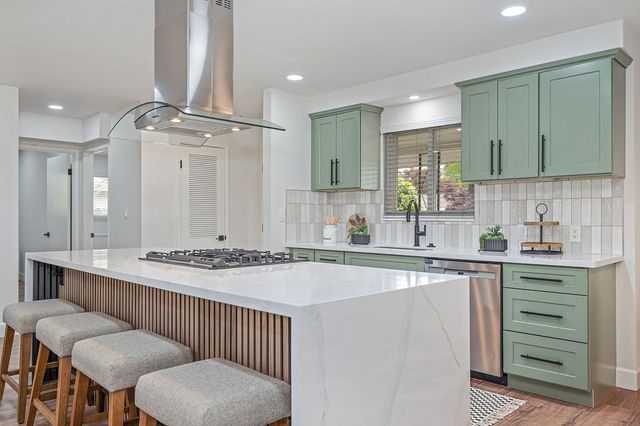 5716 Lonsdale Dr, Sacramento, CA 95822