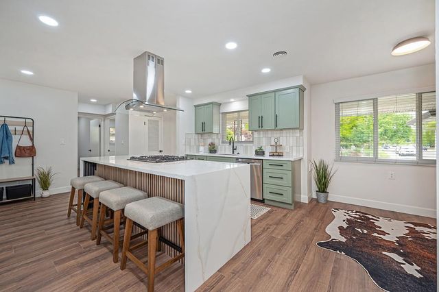 5716 Lonsdale Dr, Sacramento, CA 95822